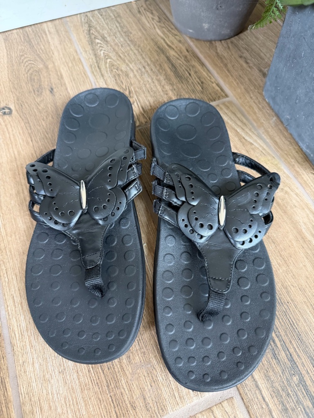 orthaheel Black Butterfly Thong Sandals